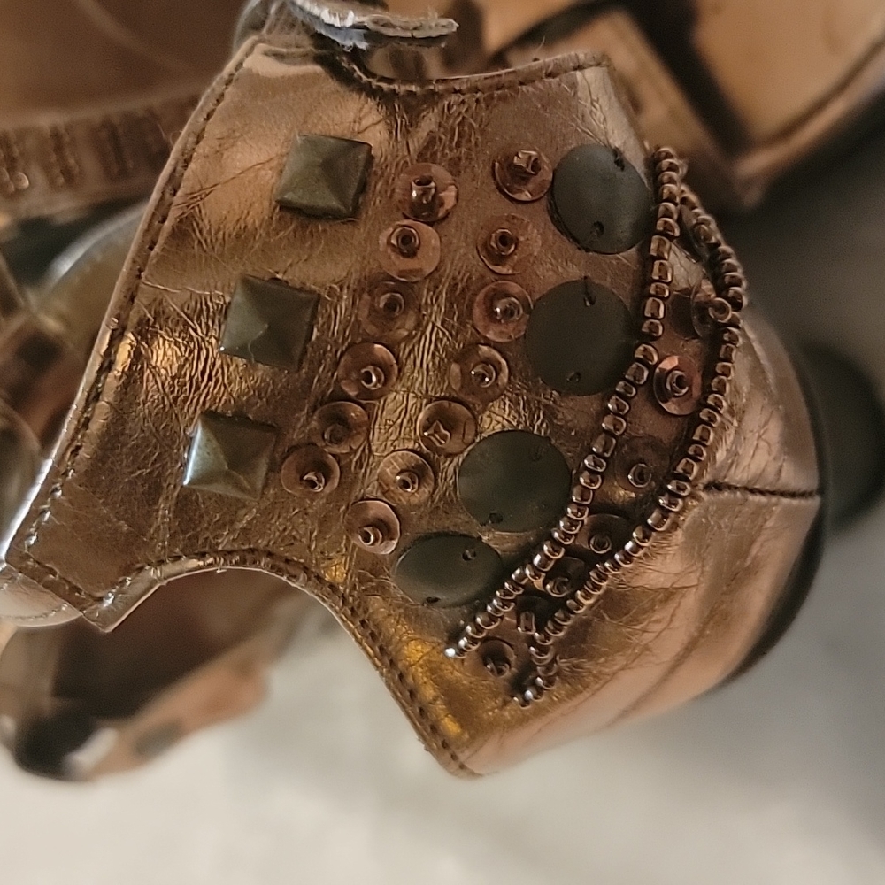 Shoes - Picture 2 of 8